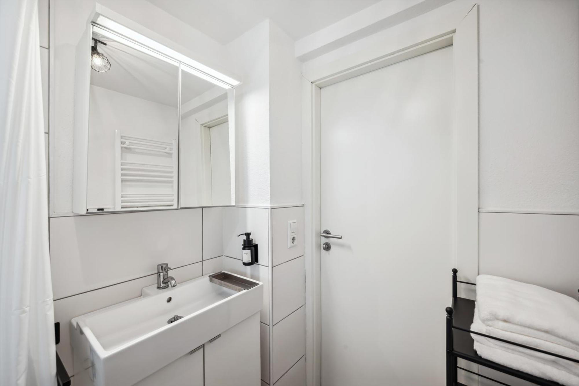 Malu Rooms - Ruhige Lage, Erdgeschoss, Smarttv, Netflix, 24H Checkin, Ludwigsburg Eksteriør billede